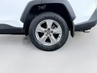 Toyota RAV4 2025 XLE 4 puertas SUV