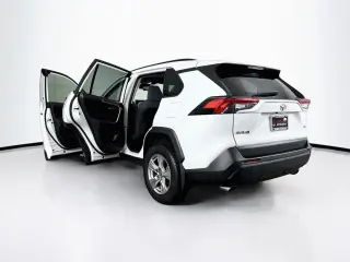 Toyota RAV4 2025 XLE 4 puertas SUV
