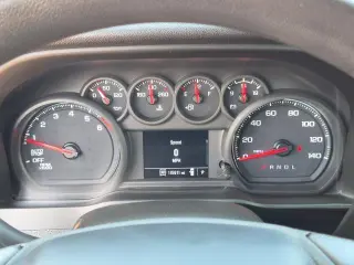 Chevrolet Silverado 1500 2023 4x4 Camión de Trabajo 4dr Cabina Crew 5.8 ft. SB
