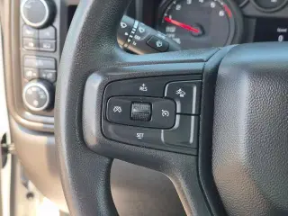 Chevrolet Silverado 1500 2023 4x4 Camión de Trabajo 4dr Cabina Crew 5.8 ft. SB