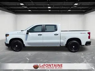 Chevrolet Silverado 1500 2023 4x4 Camión de Trabajo 4dr Cabina Crew 5.8 ft. SB