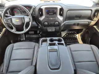 Chevrolet Silverado 1500 2023 4x4 Camión de Trabajo 4dr Cabina Crew 5.8 ft. SB