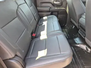 Chevrolet Silverado 1500 2023 4x4 Camión de Trabajo 4dr Cabina Crew 5.8 ft. SB