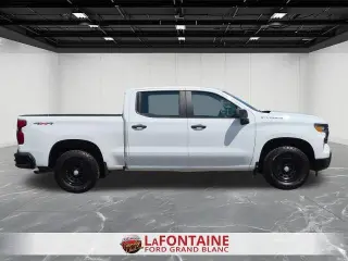Chevrolet Silverado 1500 2023 4x4 Camión de Trabajo 4dr Cabina Crew 5.8 ft. SB