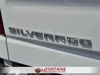 Chevrolet Silverado 1500 2023 4x4 Camión de Trabajo 4dr Cabina Crew 5.8 ft. SB