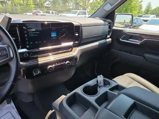 Chevrolet Silverado 1500 2023 4x4 LT 4 puertas Cabina Crew 5.8 pies. SB con 2FL