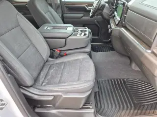 Chevrolet Silverado 1500 2023 4x4 LT 4 puertas Cabina Crew 5.8 pies. SB con 2FL