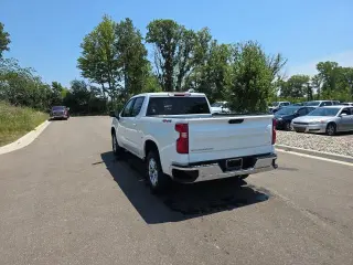 Chevrolet Silverado 1500 2023 4x4 LT 4 puertas Cabina Crew 5.8 pies. SB con 2FL