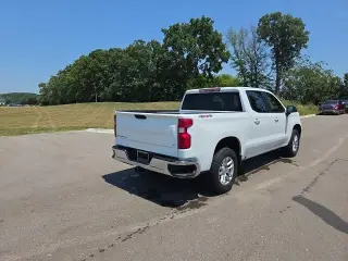 Chevrolet Silverado 1500 2023 4x4 LT 4 puertas Cabina Crew 5.8 pies. SB con 2FL