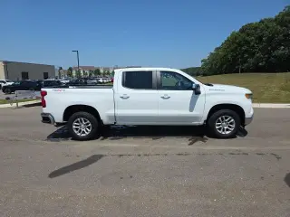 Chevrolet Silverado 1500 2023 4x4 LT 4 puertas Cabina Crew 5.8 pies. SB con 2FL
