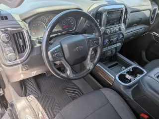Chevrolet Silverado 1500 Limited 2022 4x4 LT Trail Boss 4 puertas Cabina Crew 5.8 pies. SB