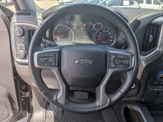 Chevrolet Silverado 1500 Limited 2022 4x4 LT Trail Boss 4 puertas Cabina Crew 5.8 pies. SB