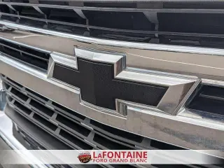 Chevrolet Silverado 1500 2019 4x4 LT 4 puertas Cabina Crew 5.8 pies. Caja corta