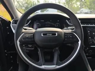 Jeep Grand Cherokee L 2023 4x4 Laredo 4 puertas SUV