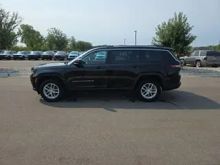 Jeep Grand Cherokee L 2023 4x4 Laredo 4 puertas SUV