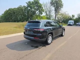Jeep Grand Cherokee L 2023 4x4 Laredo 4 puertas SUV