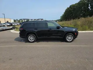 Jeep Grand Cherokee L 2023 4x4 Laredo 4 puertas SUV