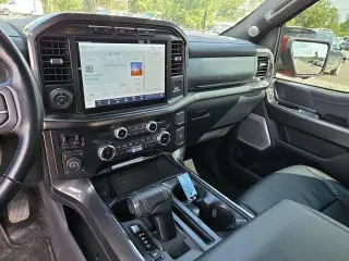 Ford F-150 2023 4x4 Lariat 4 puertas SuperCrew 5.5 pies. SB