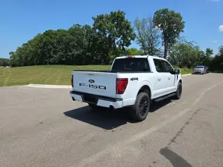 Ford F-150 2024 4x4 Lariat 4 puertas SuperCrew 6.5 pies. SB