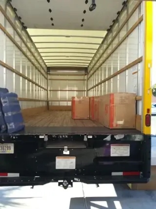 MOVING / MUDANZAS