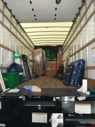 MOVING / MUDANZAS
