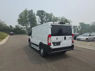 Ram ProMaster 2025 Tradesman 2500 136 WB 3dr Low Roof Cargo Van sin Asiento Pasaje