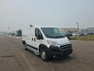 Ram ProMaster 2025 Tradesman 2500 136 WB 3dr Low Roof Cargo Van con asiento para pasajeros