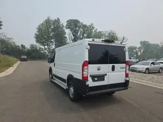 Ram ProMaster 2025 Tradesman 2500 136 WB 3dr Low Roof Cargo Van con asiento para pasajeros