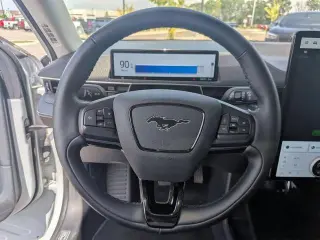 Ford Mustang Mach-E 2023 Premium 4p SUV