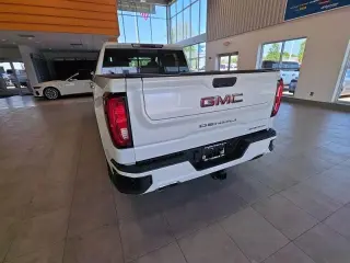 GMC Sierra 1500 2021 4x4 Denali 4 puertas Cabina Crew 5.8 pies. SB