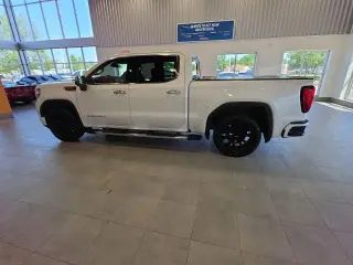 GMC Sierra 1500 2021 4x4 Denali 4 puertas Cabina Crew 5.8 pies. SB
