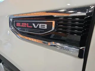 GMC Sierra 1500 2021 4x4 Denali 4 puertas Cabina Crew 5.8 pies. SB