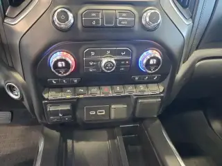 GMC Sierra 1500 2021 4x4 Denali 4 puertas Cabina Crew 5.8 pies. SB
