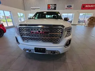 GMC Sierra 1500 2021 4x4 Denali 4 puertas Cabina Crew 5.8 pies. SB