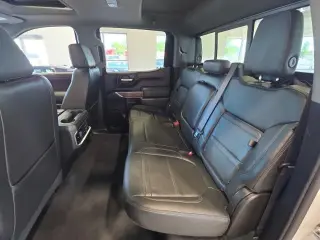 GMC Sierra 1500 2021 4x4 Denali 4 puertas Cabina Crew 5.8 pies. SB