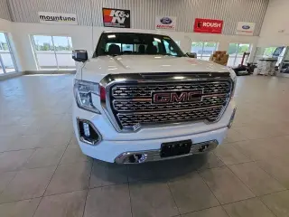 GMC Sierra 1500 2021 4x4 Denali 4 puertas Cabina Crew 5.8 pies. SB