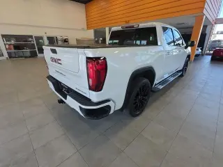 GMC Sierra 1500 2021 4x4 Denali 4 puertas Cabina Crew 5.8 pies. SB