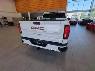 GMC Sierra 1500 2021 4x4 Denali 4 puertas Cabina Crew 5.8 pies. SB