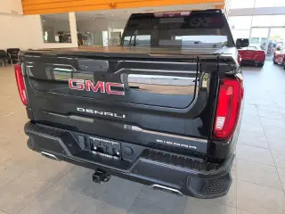 GMC Sierra 1500 2020 4x4 Denali 4 puertas Cabina Crew 5.8 pies. SB