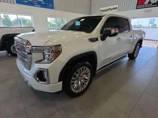 GMC Sierra 1500 2019 4x4 Denali 4 puertas Cabina doble 5.8 pies. Caja corta