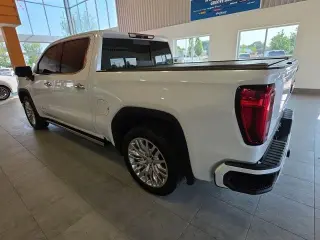 GMC Sierra 1500 2019 4x4 Denali 4 puertas Cabina doble 5.8 pies. Caja corta