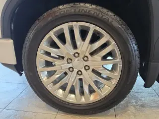 GMC Sierra 1500 2019 4x4 Denali 4 puertas Cabina doble 5.8 pies. Caja corta