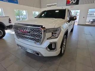 GMC Sierra 1500 2019 4x4 Denali 4 puertas Cabina doble 5.8 pies. Caja corta