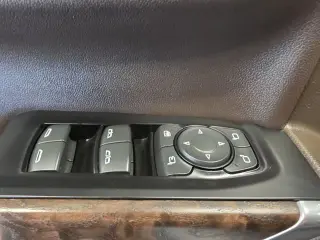 GMC Sierra 1500 2019 4x4 Denali 4 puertas Cabina doble 5.8 pies. Caja corta
