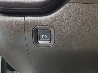 GMC Sierra 1500 2019 4x4 Denali 4 puertas Cabina doble 5.8 pies. Caja corta