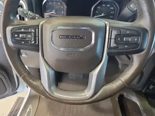 GMC Sierra 1500 2019 4x4 Denali 4 puertas Cabina doble 5.8 pies. Caja corta