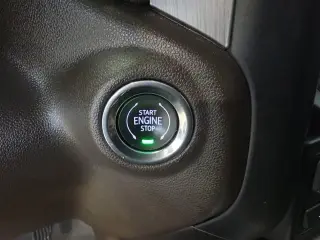GMC Sierra 1500 2019 4x4 Denali 4 puertas Cabina doble 5.8 pies. Caja corta