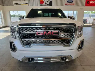 GMC Sierra 1500 2019 4x4 Denali 4 puertas Cabina doble 5.8 pies. Caja corta