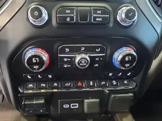 GMC Sierra 1500 2019 4x4 Denali 4 puertas Cabina doble 5.8 pies. Caja corta