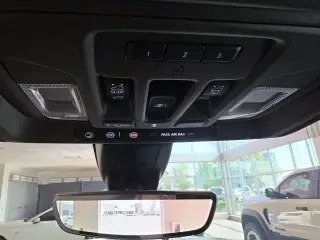 GMC Sierra 1500 2019 4x4 Denali 4 puertas Cabina doble 5.8 pies. Caja corta